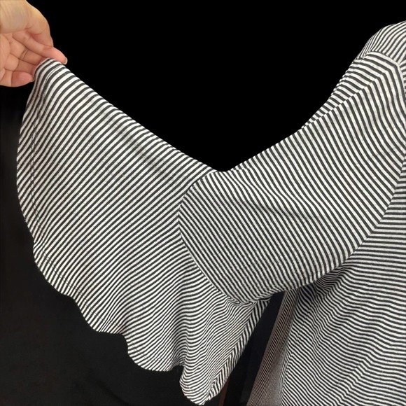 Philosophy Black/White Striped Crew Neck Bell Sleeve T-shirt Style Top Size 1X - Picture 5 of 7